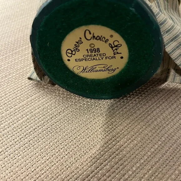 Byers Choice Carolers 1998 Williamsburg Collection.  Girl with wooden hoop toy. - Picture 6 of 6